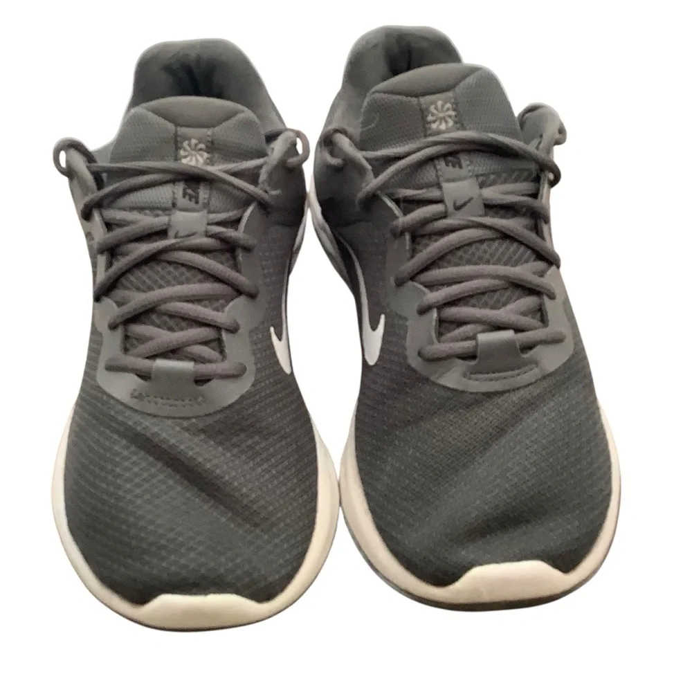 Nike Men's Gray Athletic‎ Shoes size 10.5